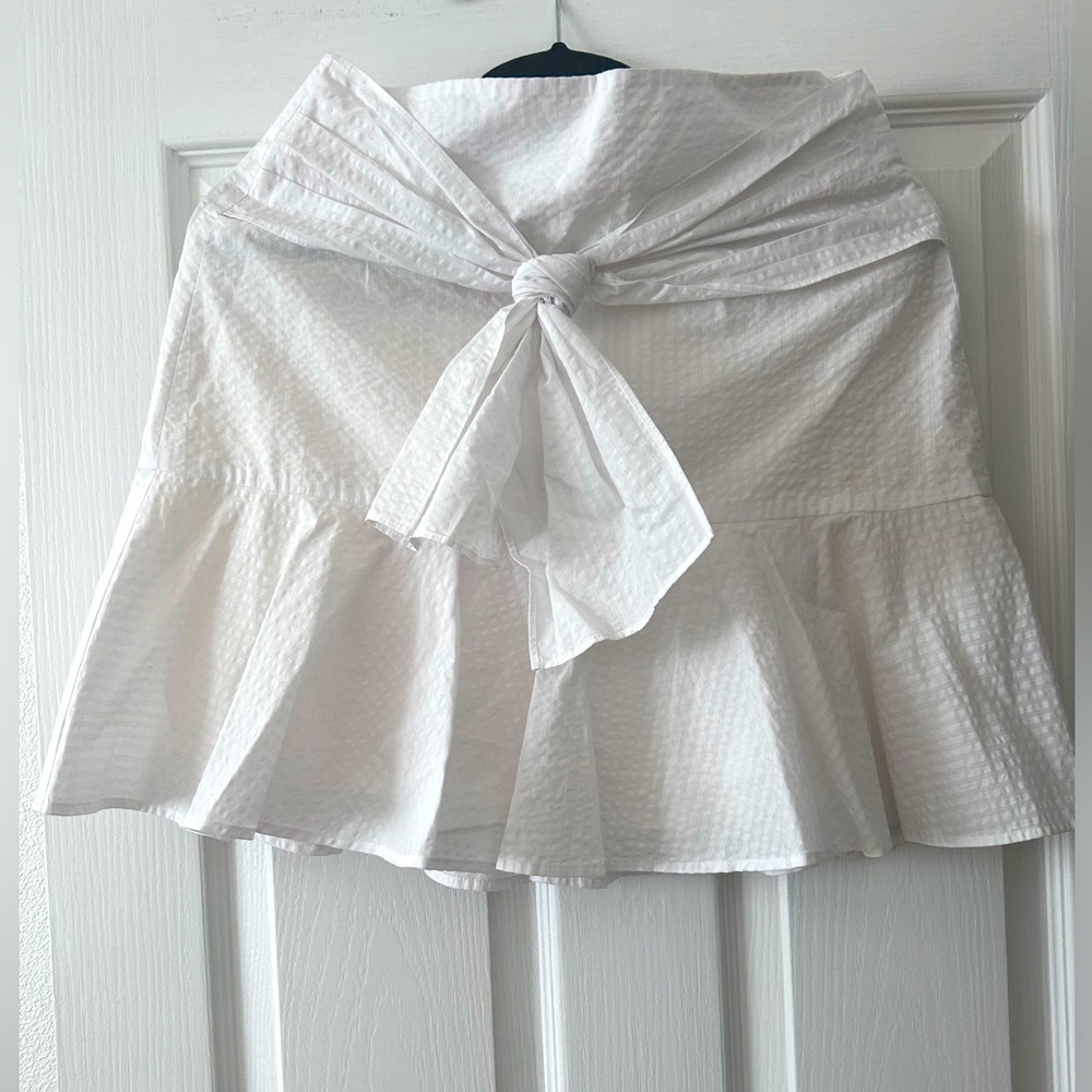 Club Monaco, 100% cotton gently used white skirt  size 4.